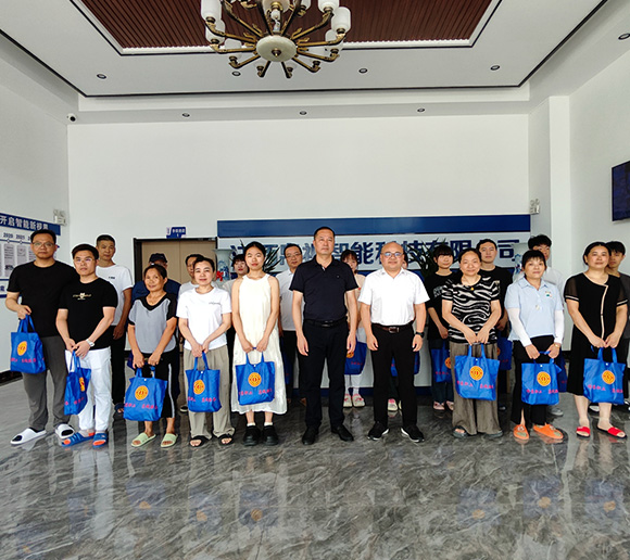 社員を大切に、夏の涼しさを届ける上海シルク光学