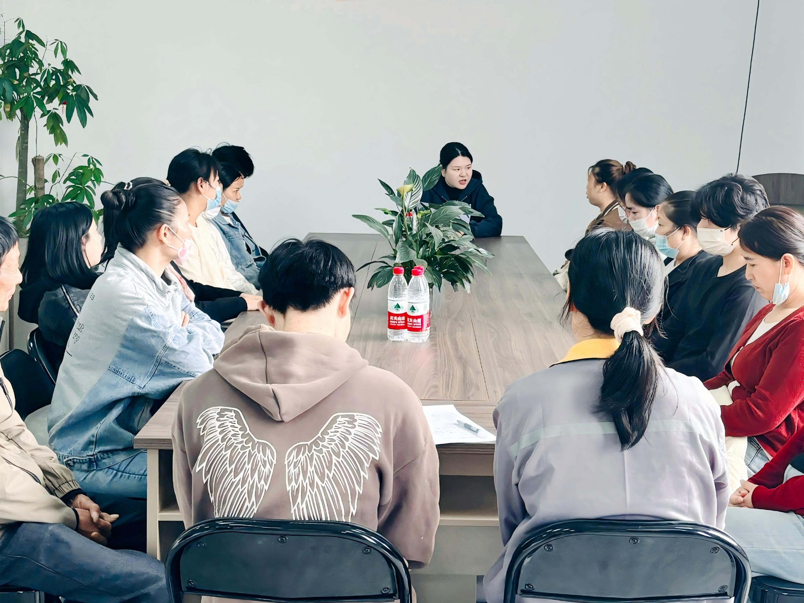 上海シルク光学技術が優秀従業員シンポジウムでイノベーションと対話を促進