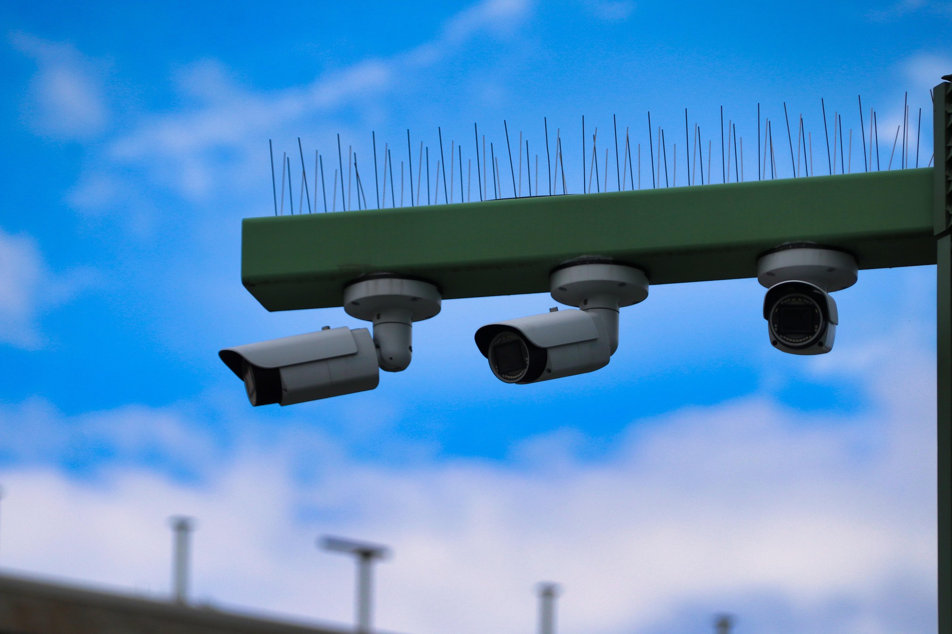 低照度セキュリティ レンズ技術の画期的な進歩: ブラック ライト F1.0 と赤外線照明の比較