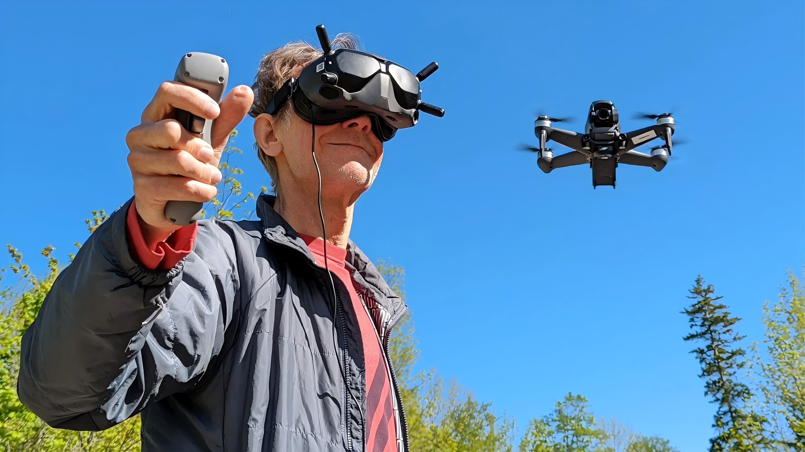 ミリ秒が重要: FPV に特化した光学系が遅延を最小限に抑え、高速ビジュアルを鮮明にする方法